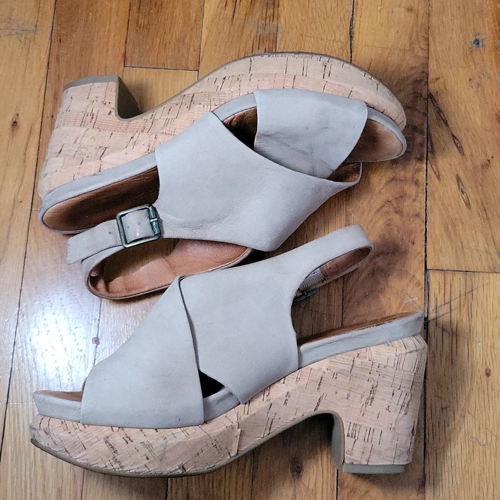 Gentle Souls Paulina criss cross strap platform cork chunky heel sandal 9